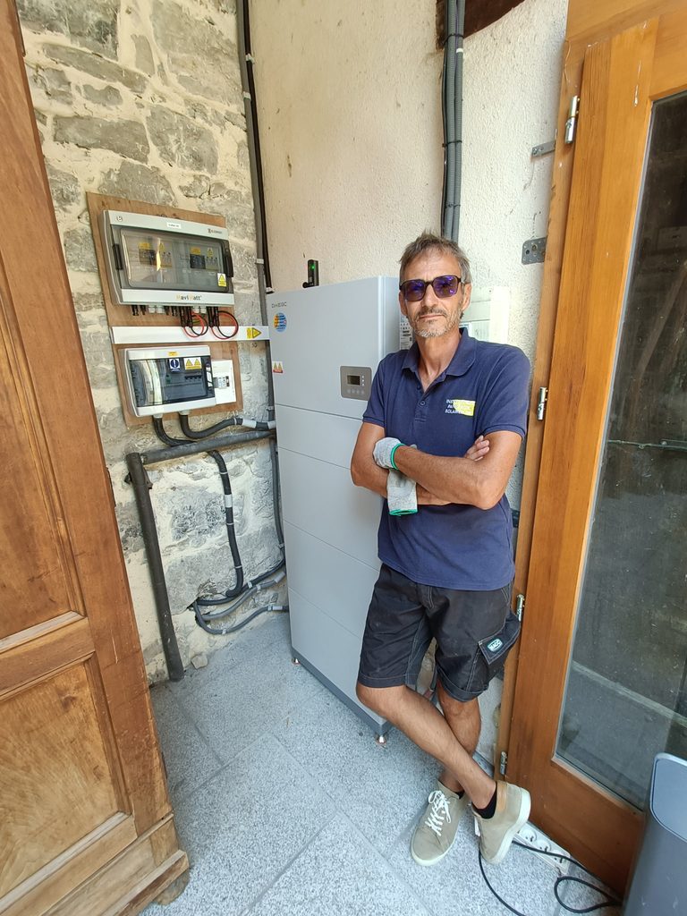 Manuel Urquizar, électricien et installateur photovoltaïque à Perrignier en Haute-Savoie